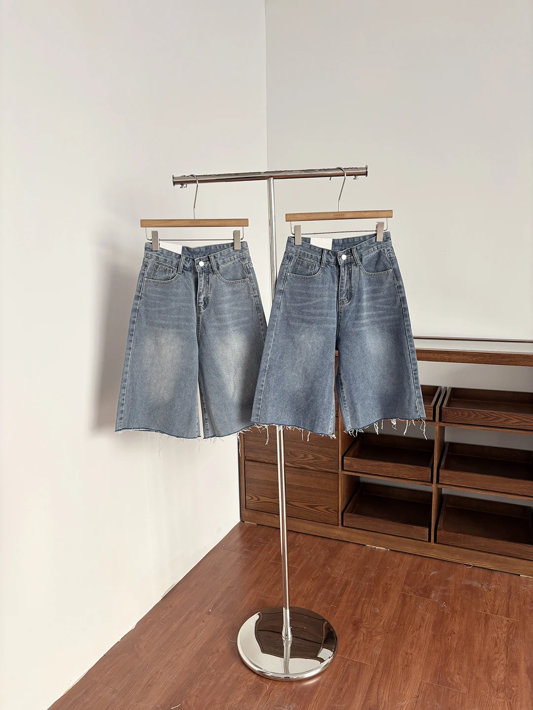 

Casual High Waist Straight Leg Jeans Mid-Length Women's Summer Loose Fit Chic Slimming Five-Point Pants