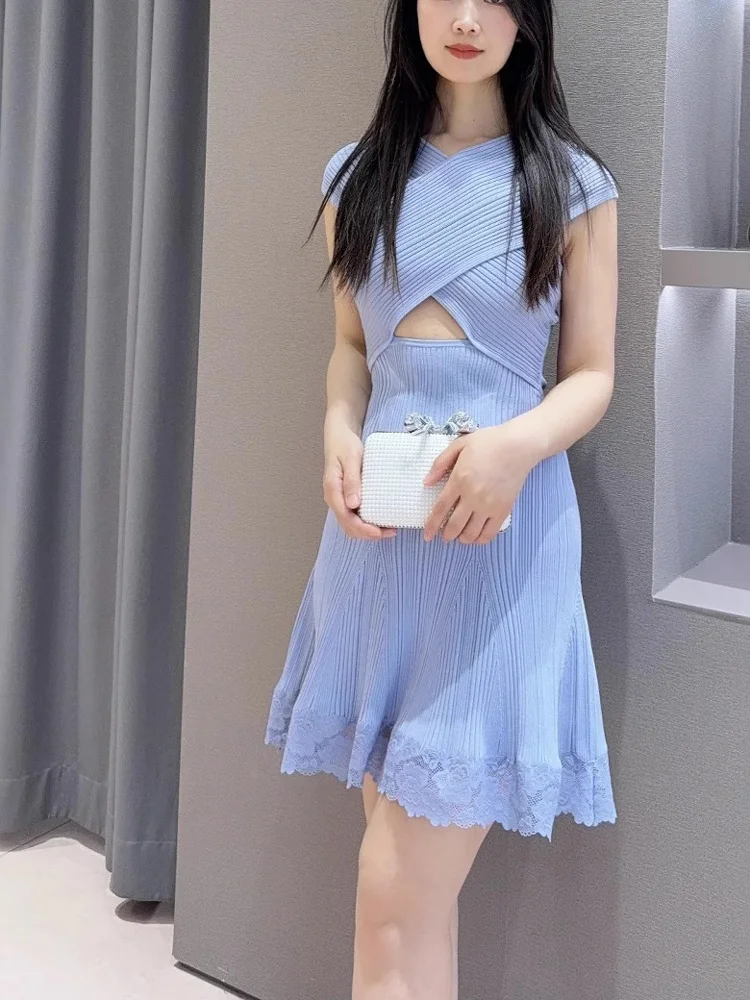 فستان أنيق بأكمام قصيرة وتطريز دانتيل متقاطع، بلون أزرق ضبابي، تصميم راقٍ للنساء لفصلي الربيع والصيف