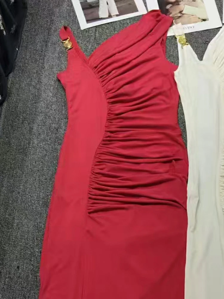 Diseñadores sexy hombro oblicuo tirador plisado halter vestido 2025 verano mujer vestido vaina bolsa nalga hendidura falda irregular