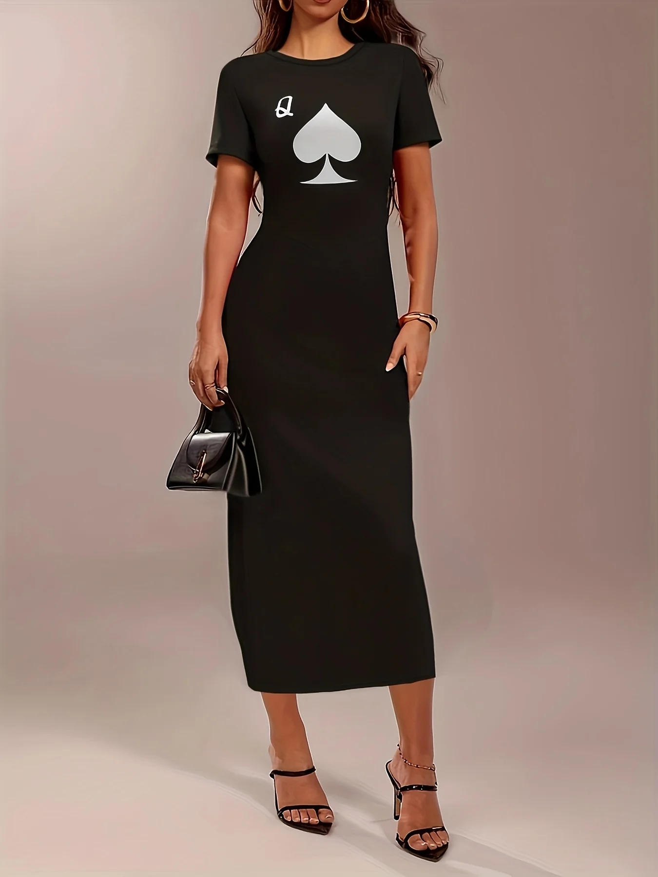 فستان صيفي أسود مثير للنساء مطبوع عليه خط الحب كاجوال بقصة ضيقة بدون أكمام ورقبة دائرية فستان قصير