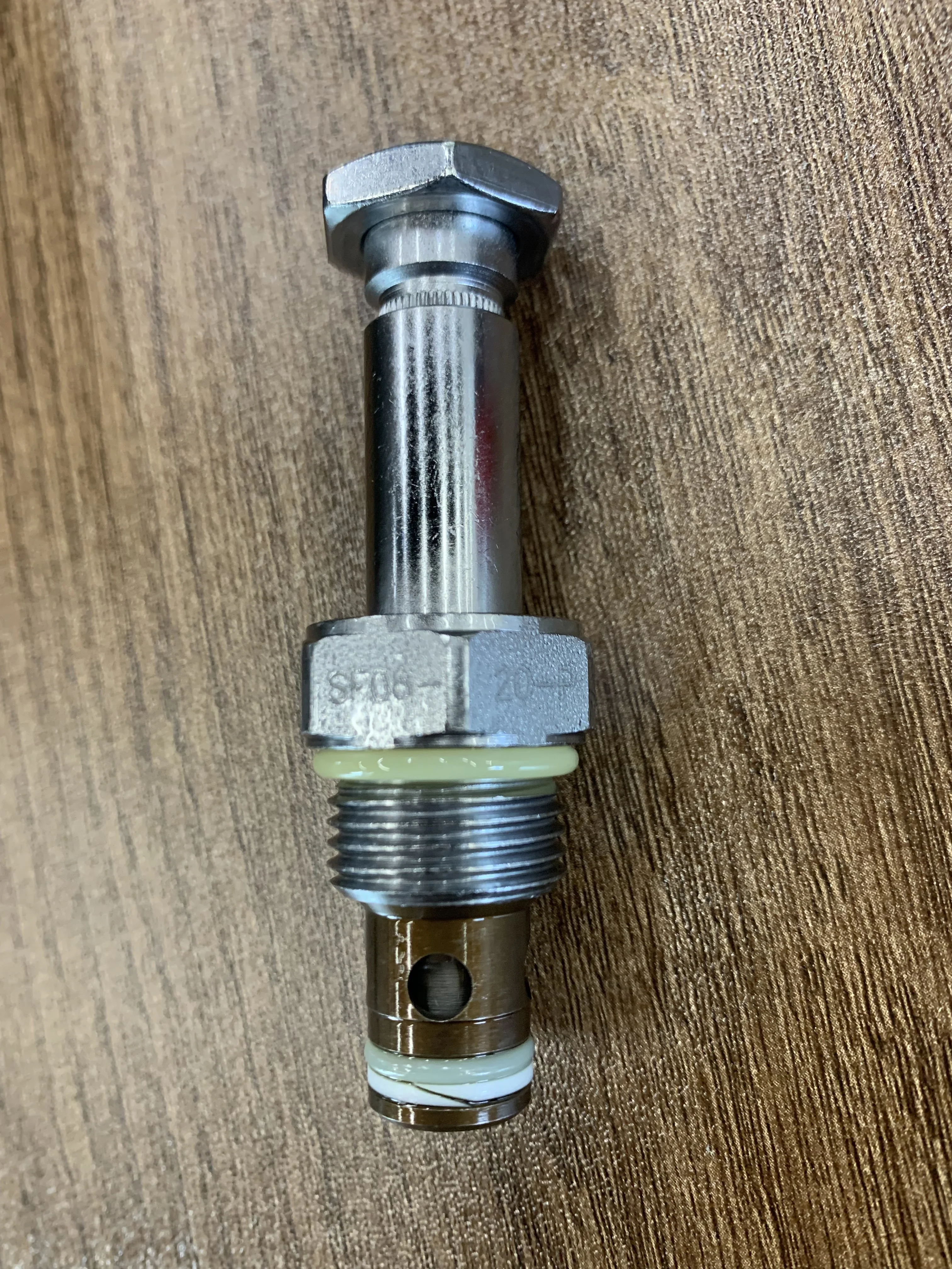 SF08-20 SF08-20-0-P SF08-20-0-P-24DG SF08-20M SF08-20M-0-P SF08-20M-0-P-24DG صمام الملف اللولبي HydraForce منتج أصلي أصلي