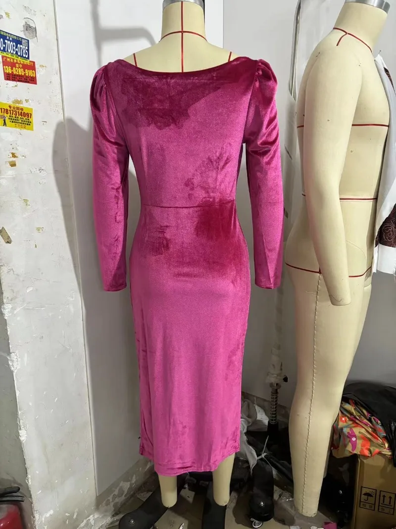 Vestido elegante de terciopelo asimétrico con hebilla de Metal para mujer, vestido Sexy de terciopelo con cuello oscilante, manga larga, ceñido al cuerpo, con abertura para fiesta