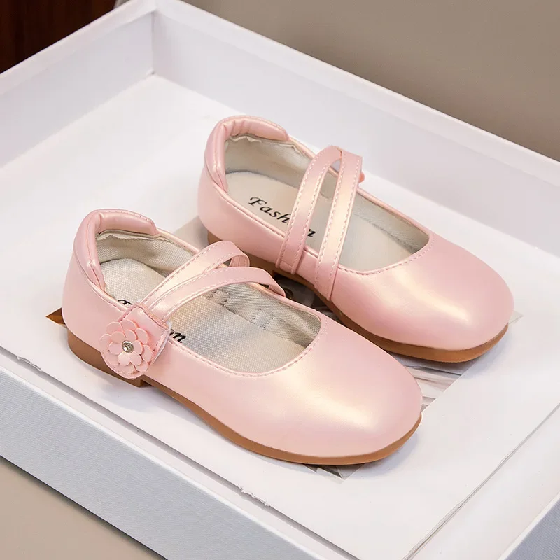 الأطفال الأبيض الأميرة الرقص لينة سوليد أحذية فتاة الربيع الصيف أحذية من الجلد النسخة الكورية تظهر زهرة منصة بلون