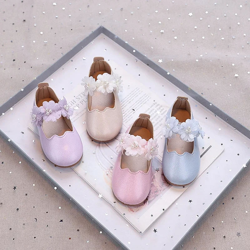 

2025 г., модные балетные туфли на плоской подошве для девочек, новые шикарные детские кожаные туфли с цветочным узором, повседневная детская обувь принцессы для свадебной вечеринки