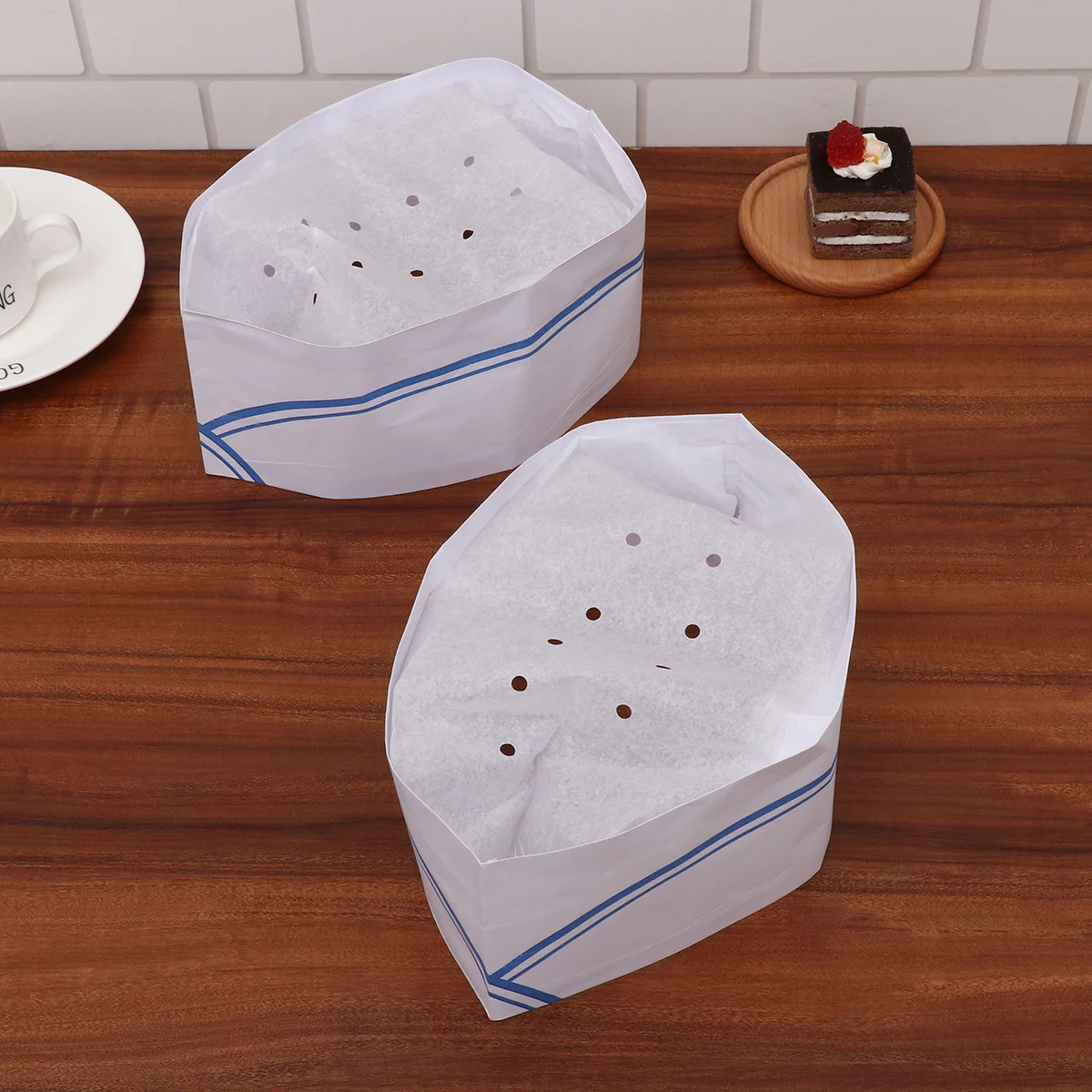 50pcs Disposable Chef Hats Lightweight Headgear Simple Kitchen Accessories for Cooks Red