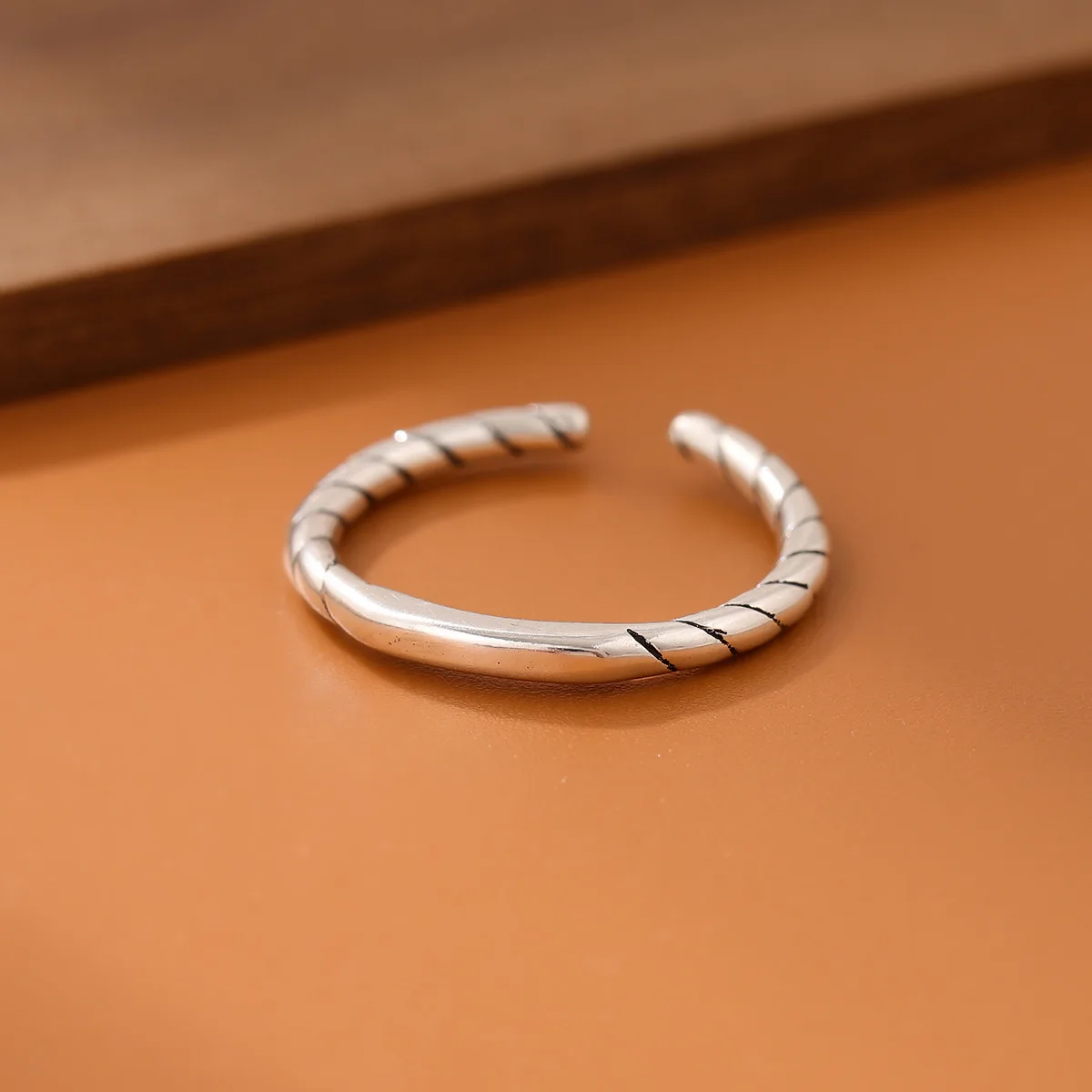 

New Retro Glossy Thread 925 Sterling Silver Fashion Jewelry Simple Exquisite Pattern Opening Rings R261