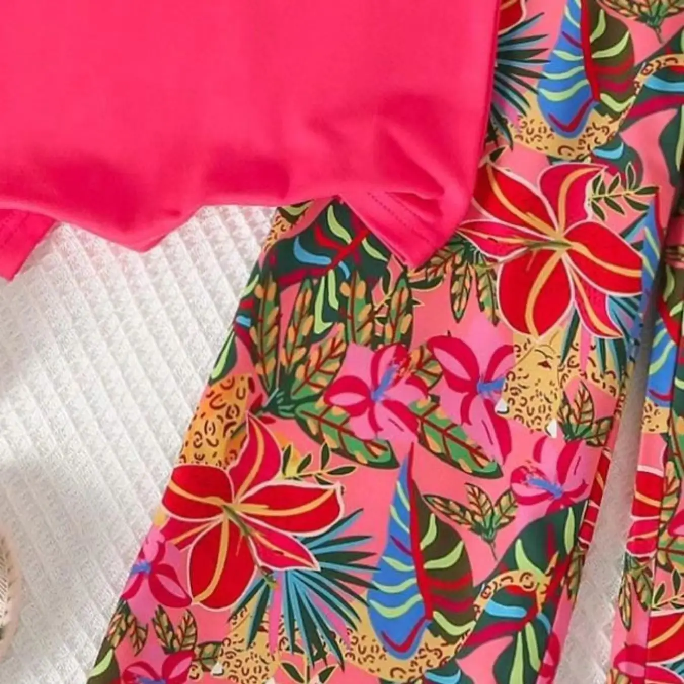 2-teiliges Sommer-Outfit-Set für Mädchen: Ärmelloses Oberteil und Hose mit weitem Bein und elastischem Bund – perfekt für Urlaub und Strand. Stilvolle Summe – Detail 4