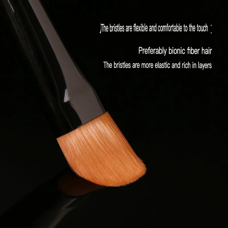 the Painter D61 Multi-functional Soft Bristled Flat-head Makeup Brush for Powder And Cream Seamless Clear Application