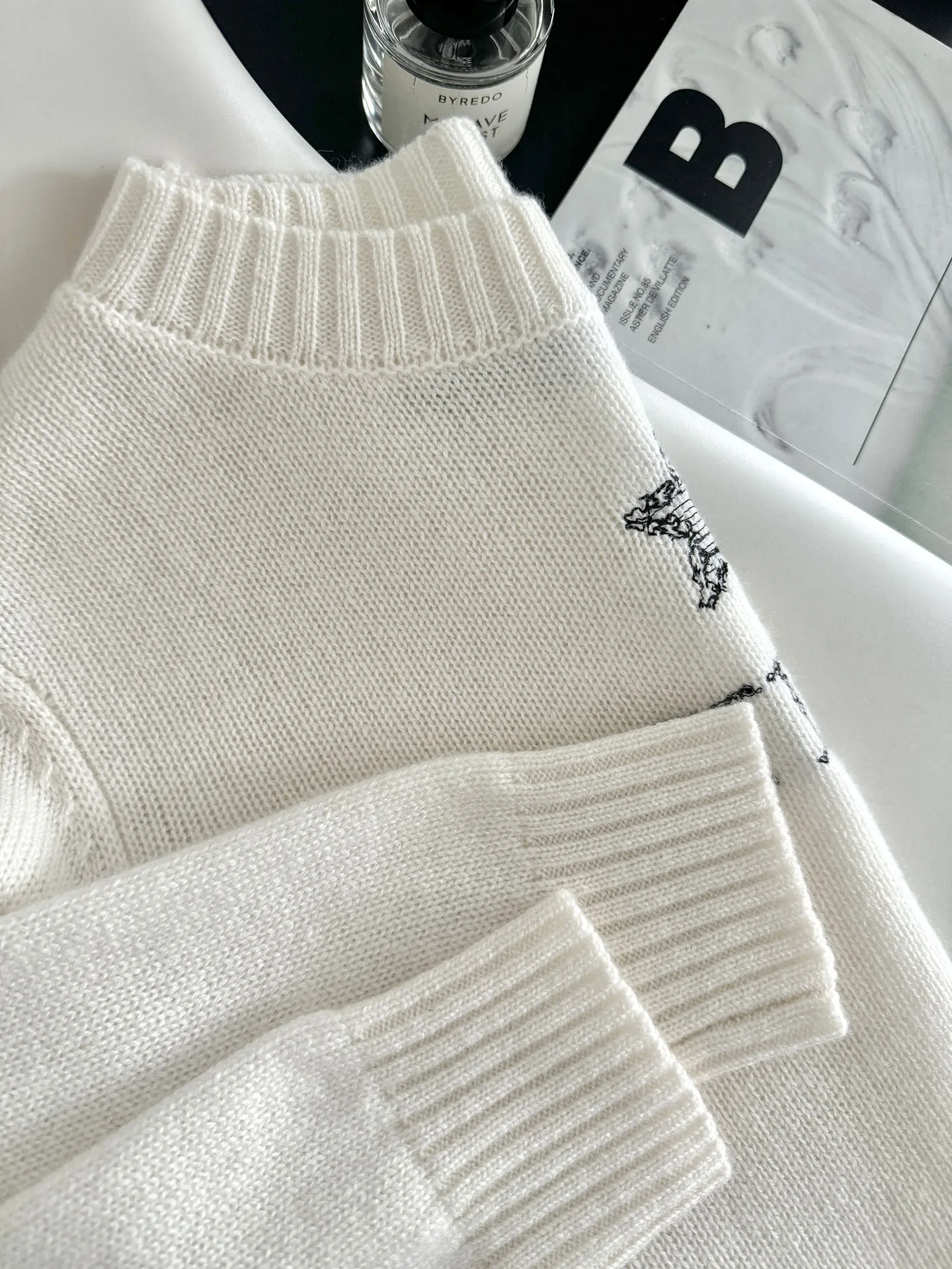 

Ele Women's Knitted Wool Camere Sweater Embroidered Letter Pattern Soft Gao Luxe Fi Buy Buy Sli Winter Top