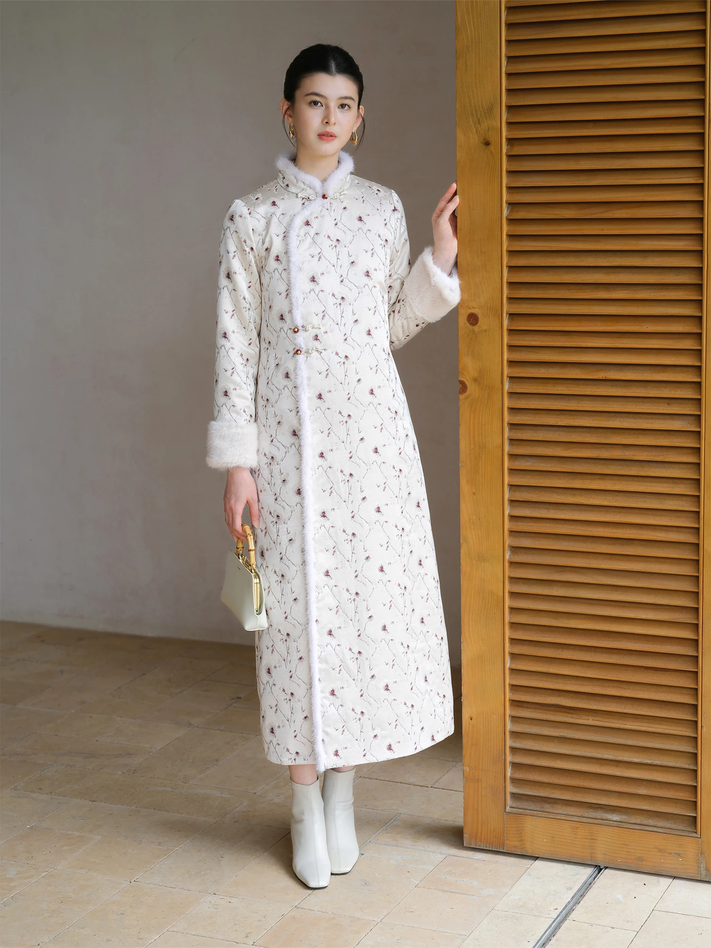 

New Chinese Sle Long Cotton Coat Women's Flag Robe Pattern Embroidery Outerwear Winter Faion Ele Texture Feel