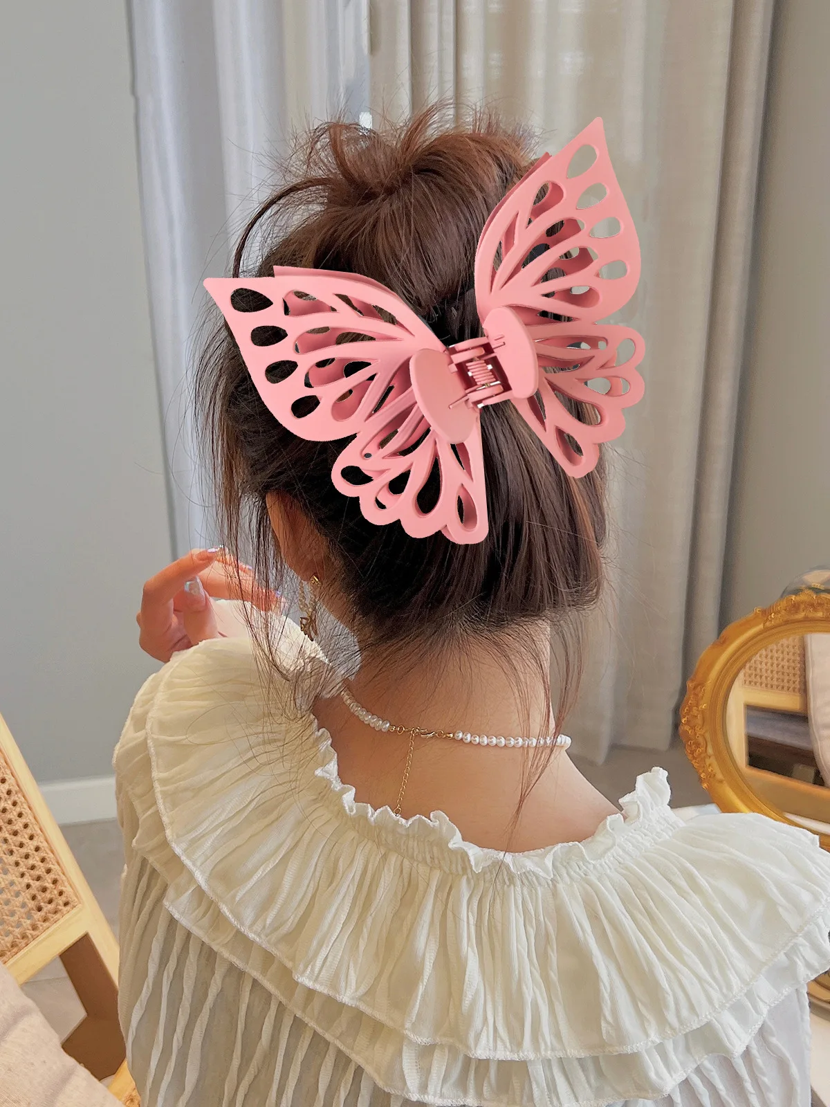 Hollow Out Large Butterfly Hair Claws Clips for Women Girls Elegant Decorate Hairpins Headbands Fashion Korean Hair Accessories