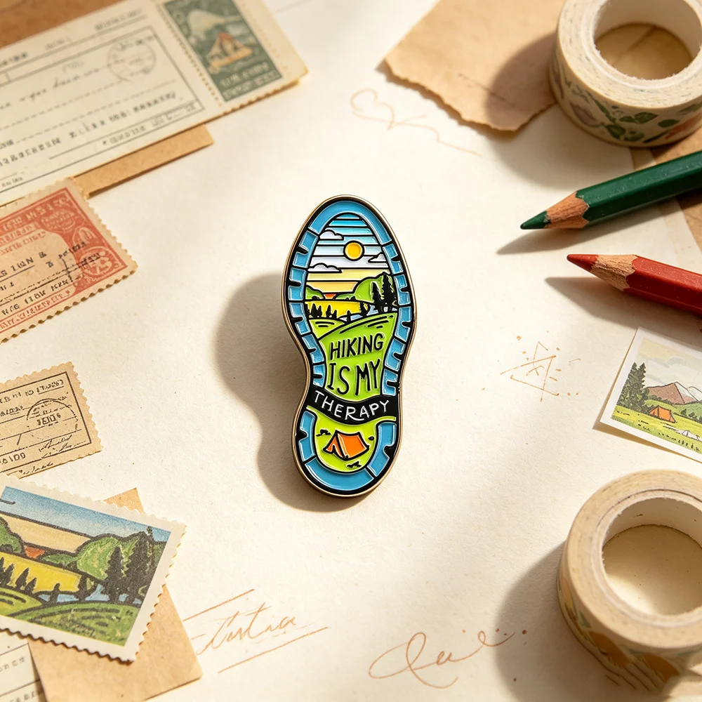 Wandern ist meine Therapie Emaille-Pin Lustige Camping-Schuhsohlen-Brosche Outdoor-Abenteuer-Abzeichen Naturliebhaber-Anstecknadeln Rucksack-Schmuck – Detail 12