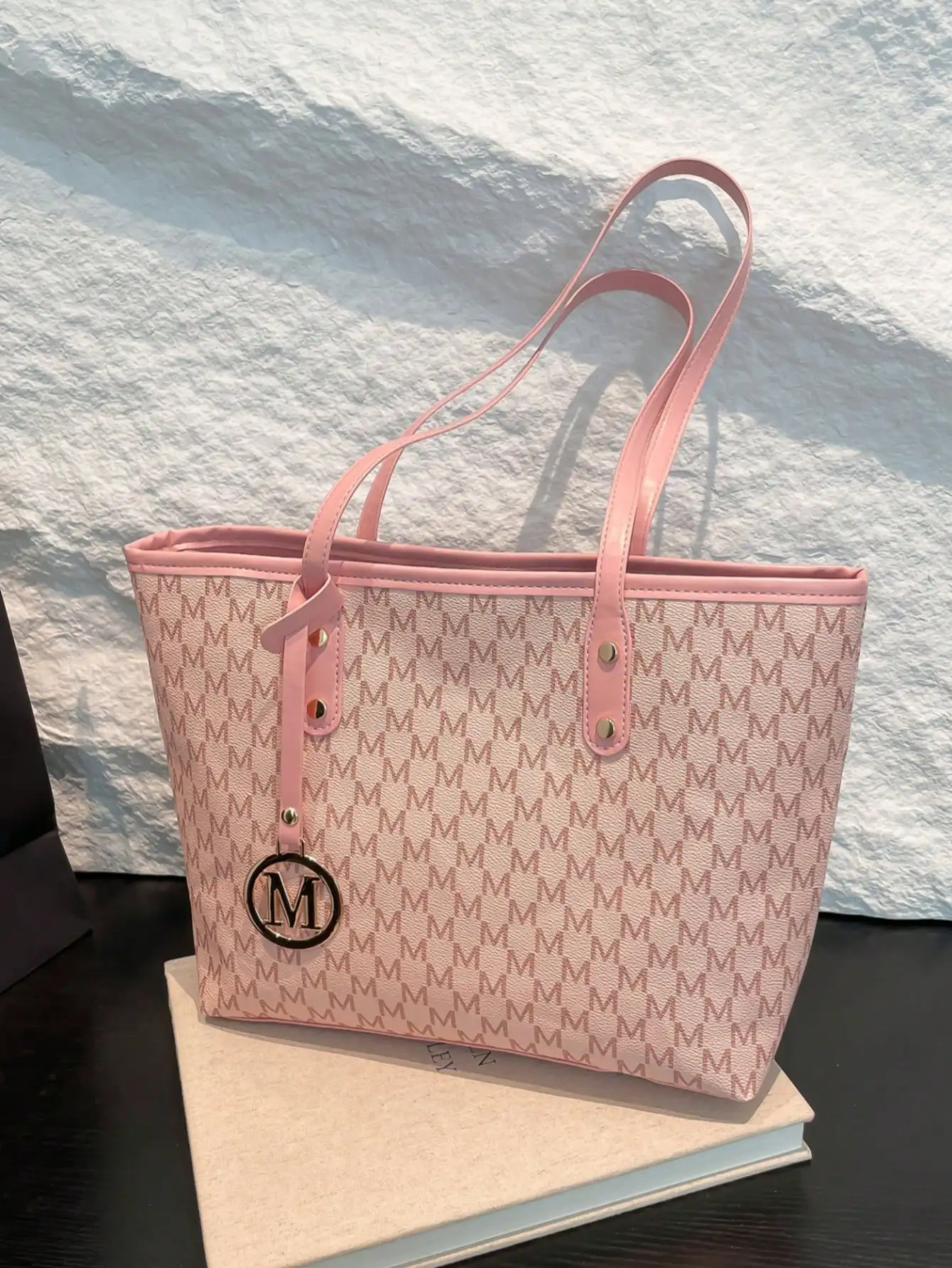 

1pc Letter Print New Metal Hardware Decor Retro Floral Letter PU Large Capacity Tote Bag, Women Shoulder Bag