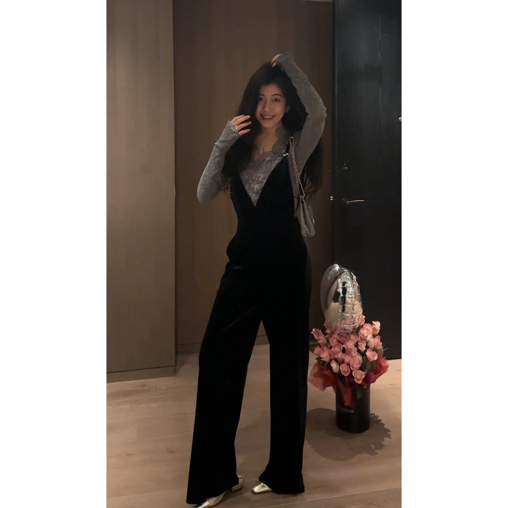

NCOU Bla Velvet High Waist V-Ne Women's Bib Pants Faionable Age-Defng Ele Sle Long Leggings Autumn Collection