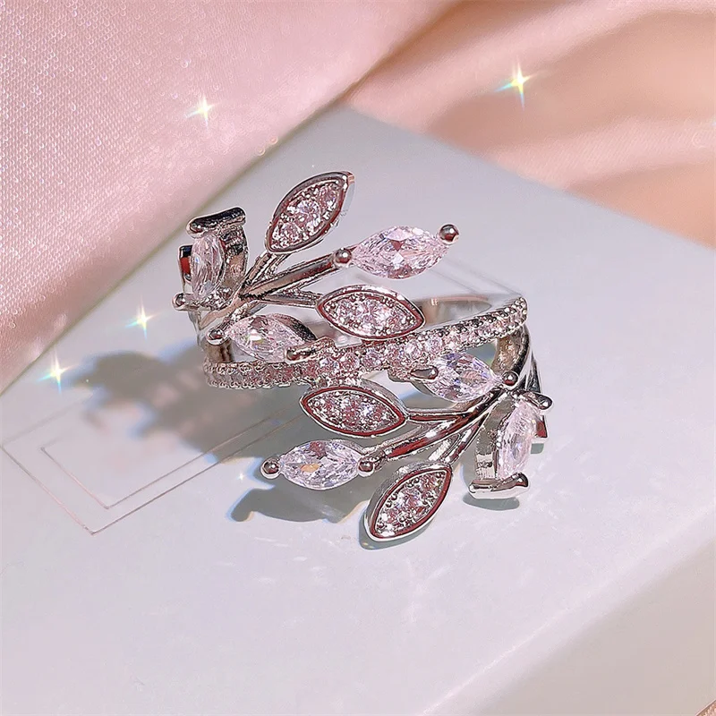 Huitan 2022 New Design Leaf Branch Design Female Finger Ring Luxury Cubic Zirconia Wedding Rings for Women Party Fashion Jewelry