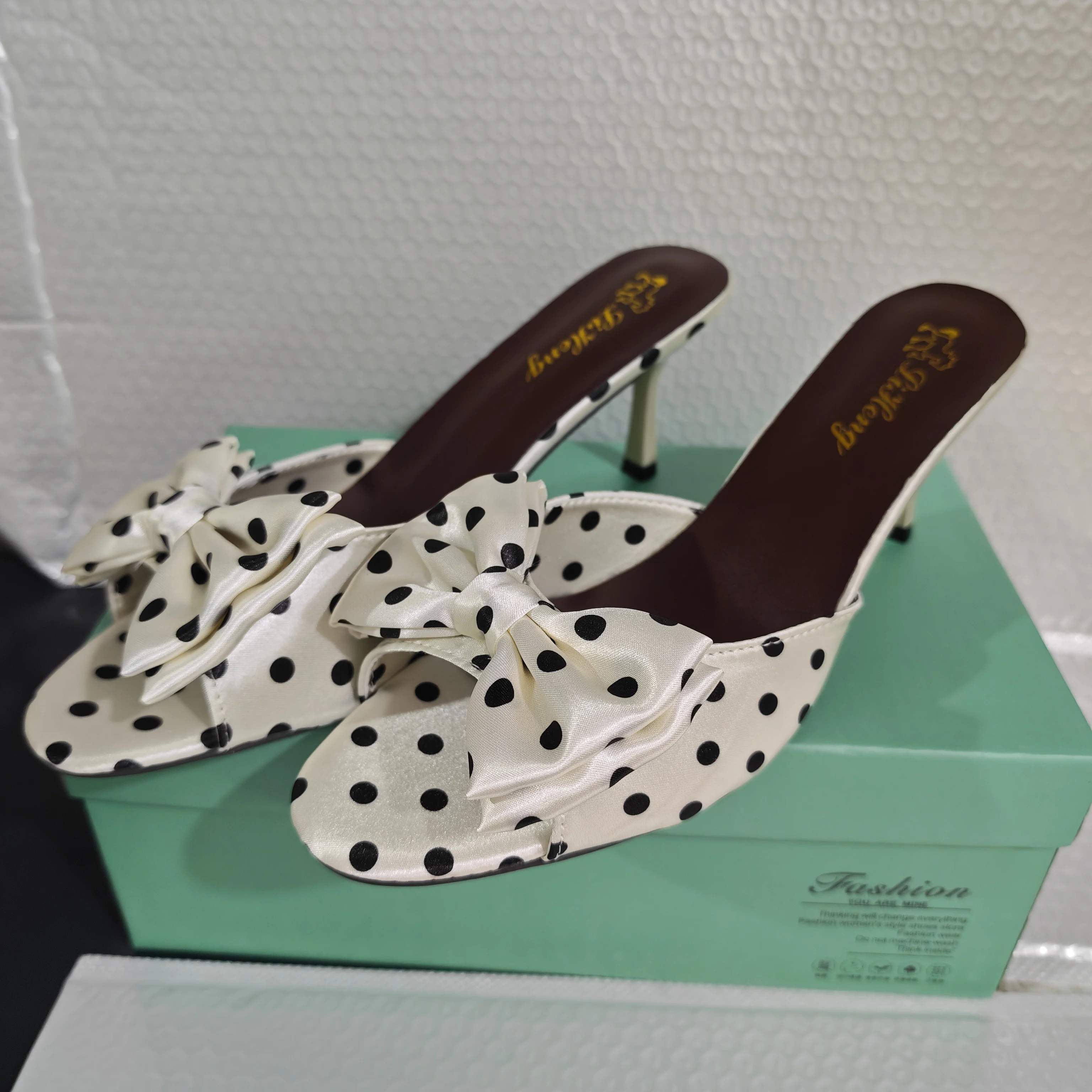 

2026 Summer New Women's Shoes Wear Satin Bow Fashion Stiletto Versatile High-heeled Flip Slippers