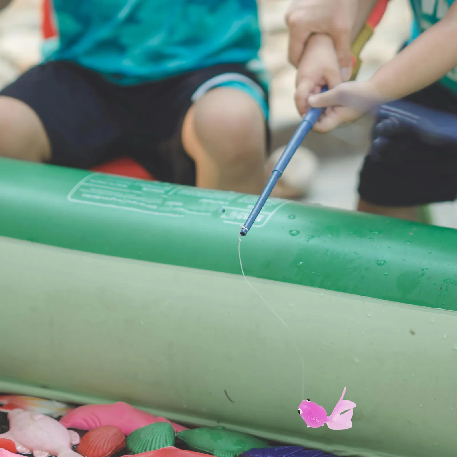 

Набор из 14 реалистичных искусственных рыбок-золотушек для ванны, игр и декора сада/стола