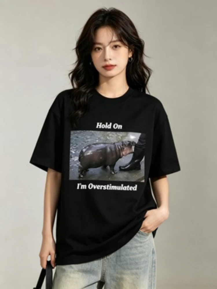 Hold on I'm Overstimulated Baby Hippo Moo Deng Funny Meme Tshirt SummerWomen Casual T-shirt Male Vintage T Shirts