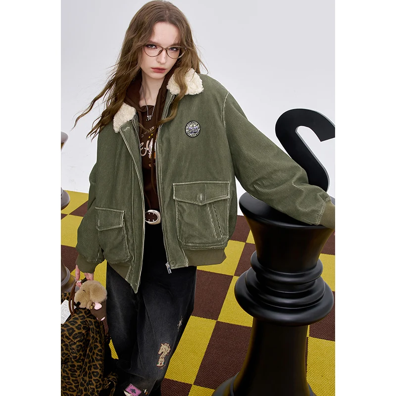 ELFSACK 2025 Winter Nieuwkomers Casual Kroon Badge Geborduurde Revers Halflange Katoenen Jas Voor Vrouw