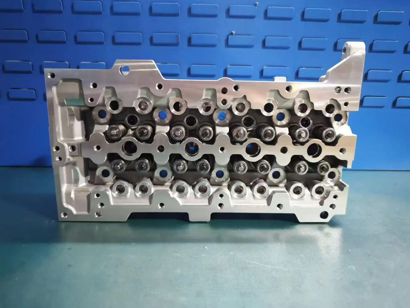 Auto Parts Complete Cylinder Head 225A2/330A1/A13FD OE 71778333 for Fiat/Peugeot Citroen 1.3 L Multijet (1.3 JTD) diesel Engine