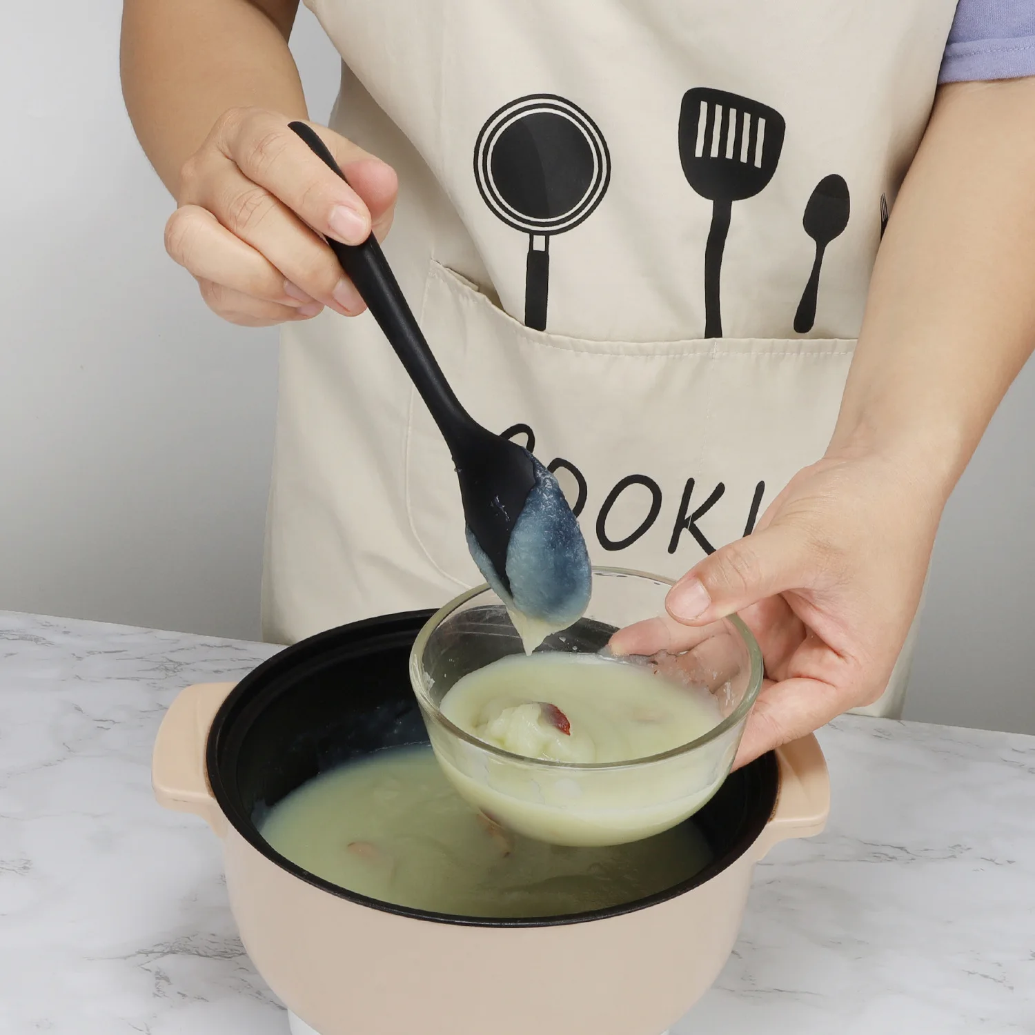 1pc Food Grade Silicone Spoon Long Handled Kitchen Soup Mixing Spoon High Temperature Resistant For Cooking Baking