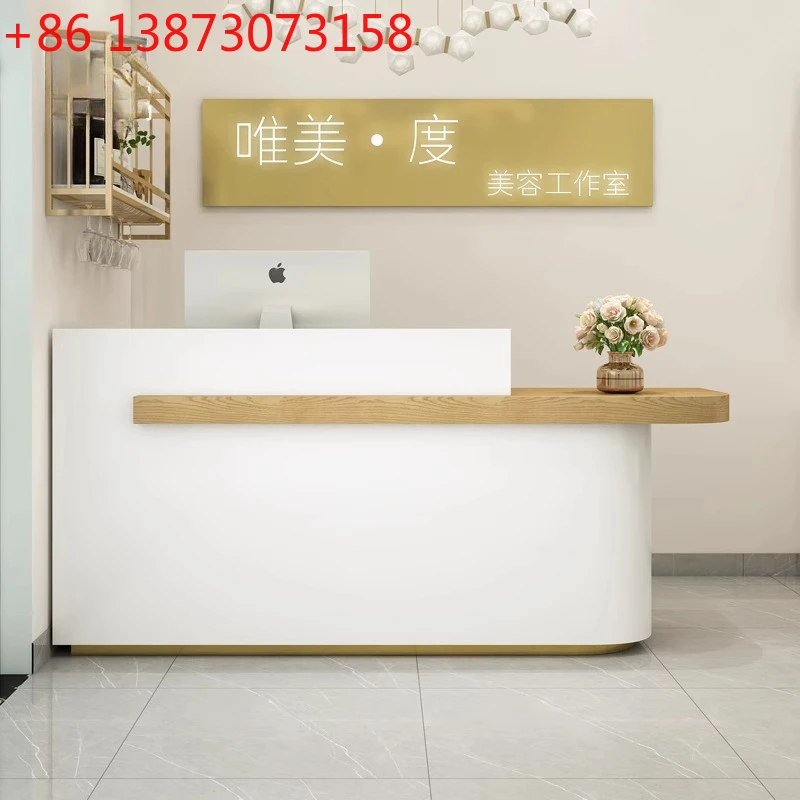 

Современный простой белый изогнутый небольшой магазин, касса, женская одежда, маникюрный салон, корейский салон красоты, стойка регистрации