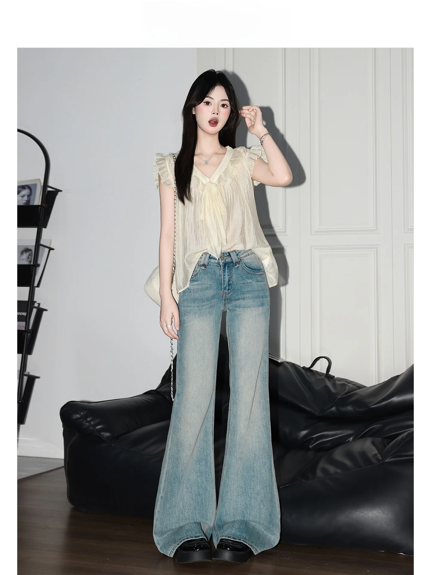 Calça Jeans Feminina de Cintura Baixa Boca de Sino Estilo Americano para Silhueta Pera Elástica Não é Legging Calça Longa Forever 21