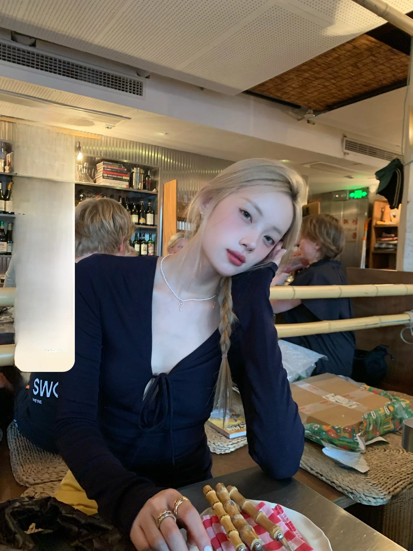 

Slim Fit V-Ne T-irt Women's Long Sve Binding Design Casual Sle Faionable Inner Wear Top for Winter Season