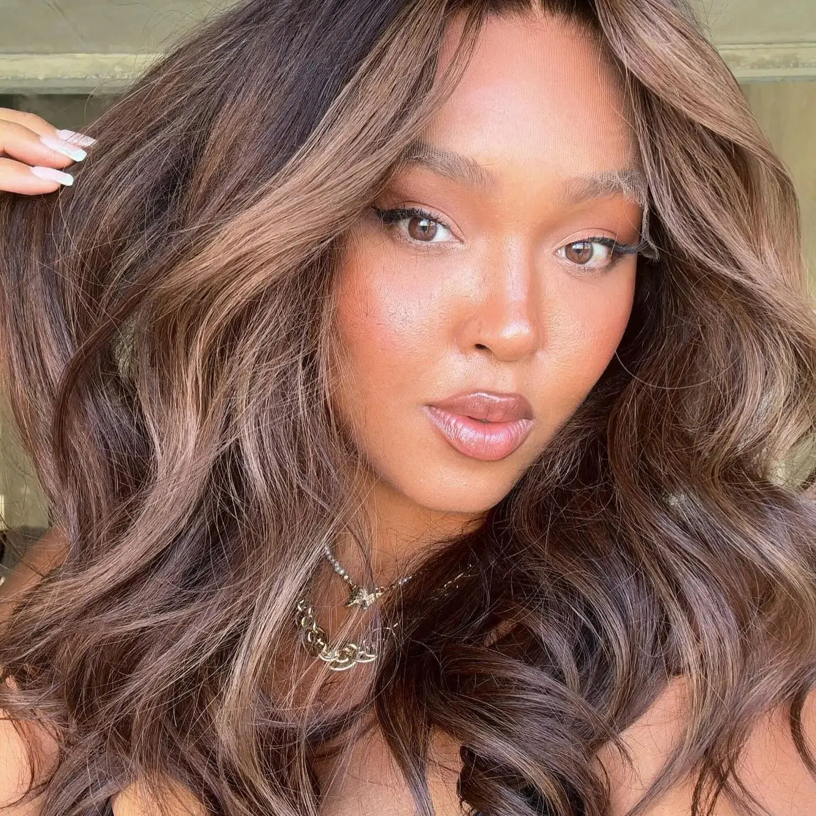 20 "شعر مستعار مموج طبيعي 13x4 بني شوكولاتة يسلط الضوء على الاصطناعية HD الدانتيل شعر مستعار أمامي شعر مستعار بدون صمغ للنساء ألياف عالية الجودة