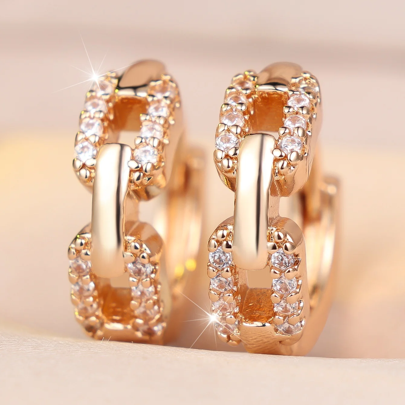 Charmante Damen-Ohrringe mit weißem Stein, Skelettkette, Creolen, trendige Mode, Gold- und Silberfarben, Hochzeitsschmuck für Frauen