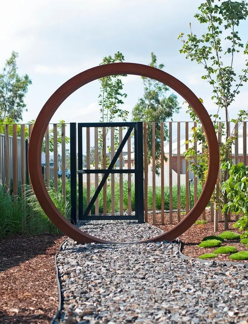 Skulptur Metall Mondtür Stahl Gartenlandschaft