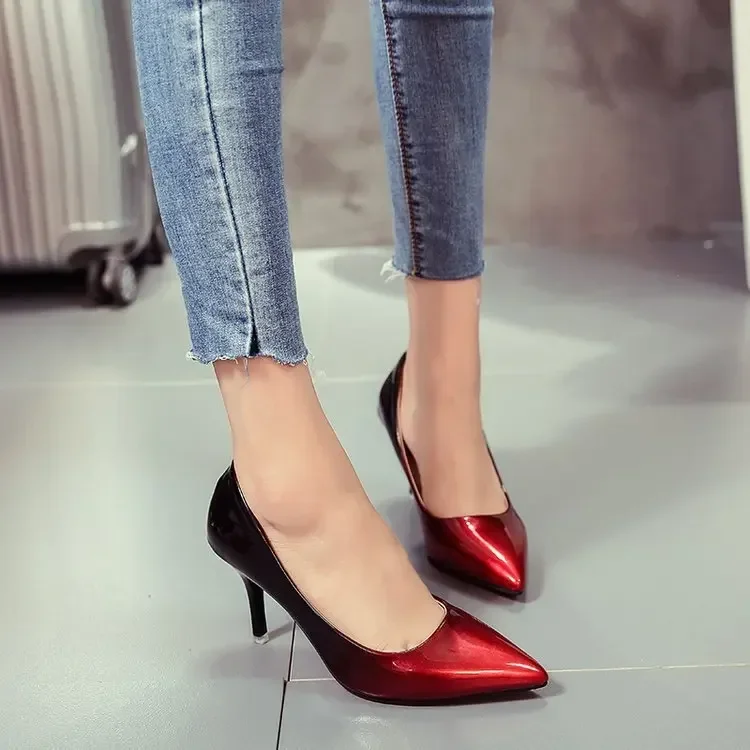 Scarpe da donna in vernice di colore sfumato primavera ed estate nuove scarpe da lavoro sexy con tacco a spillo a punta e bocca bassa drf56