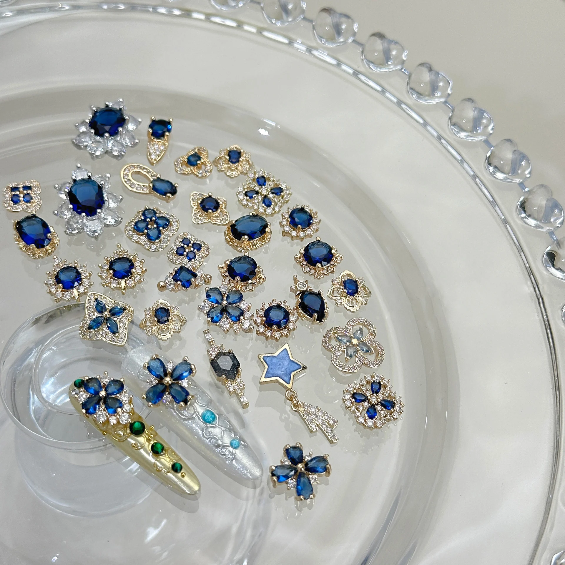 5 PCS New nail art jewelry palace style sapphire flash nail art material nail accessories diamond
