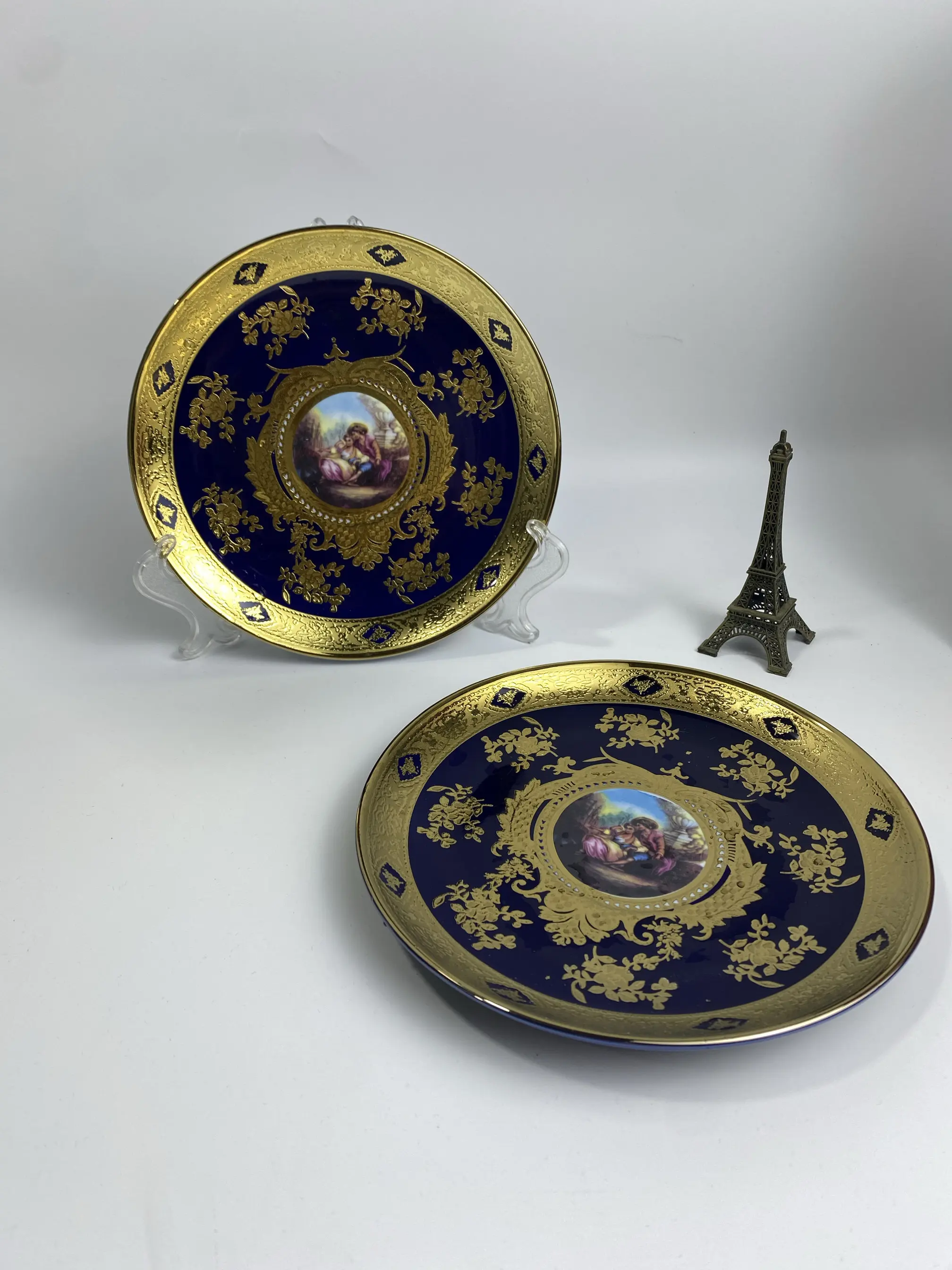 Royal Blue Gilded Flower Figure Romeo and Juliet Household Ceramic Fruit Basin Ceramic 7-inch Figure Plate