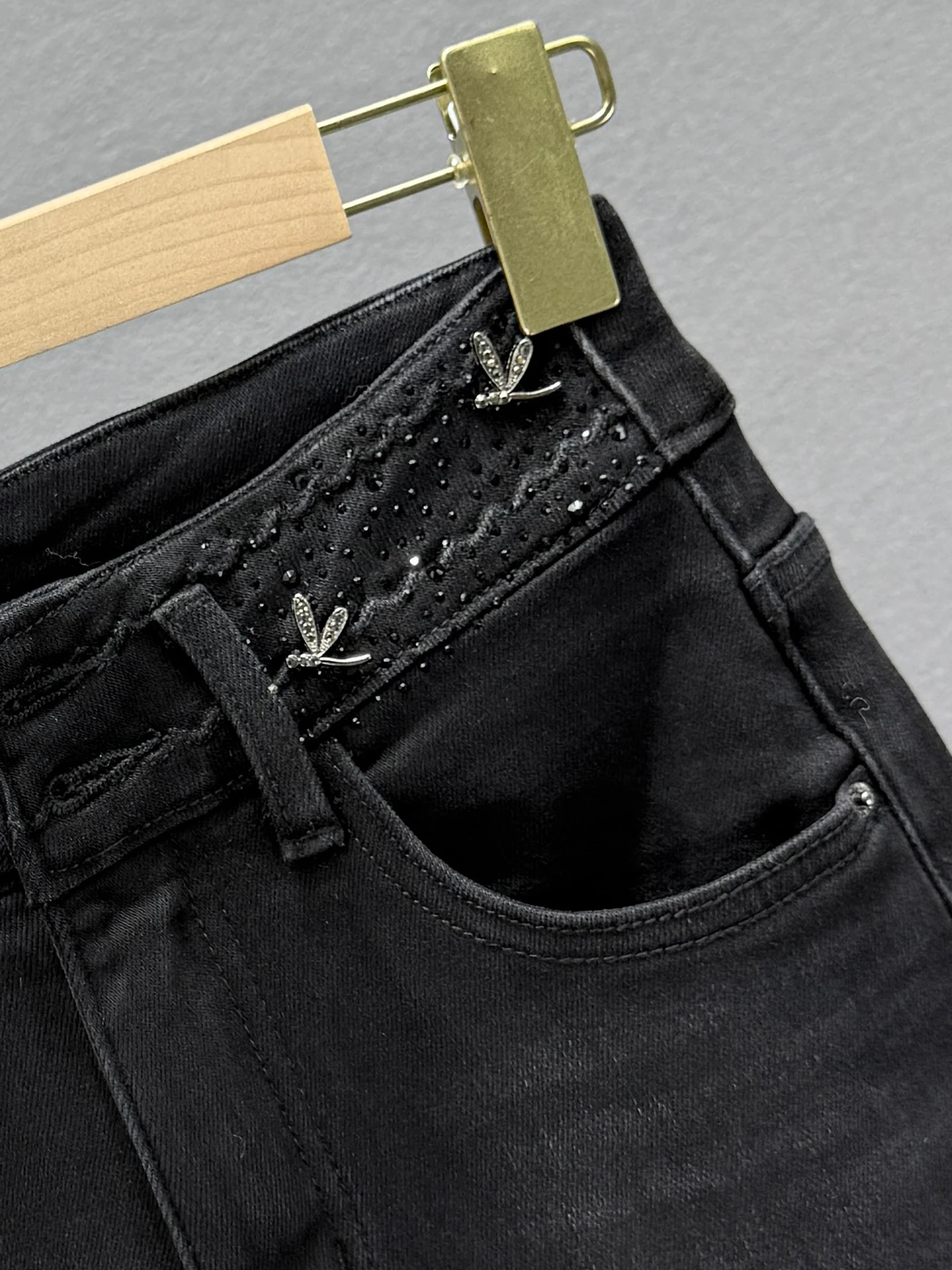 Fleece-Lined Jeans for Women, Long Pants, 2025 Winter New Warm High-Waisted Skinny European Style Rhinestone Frayed Flared Pants