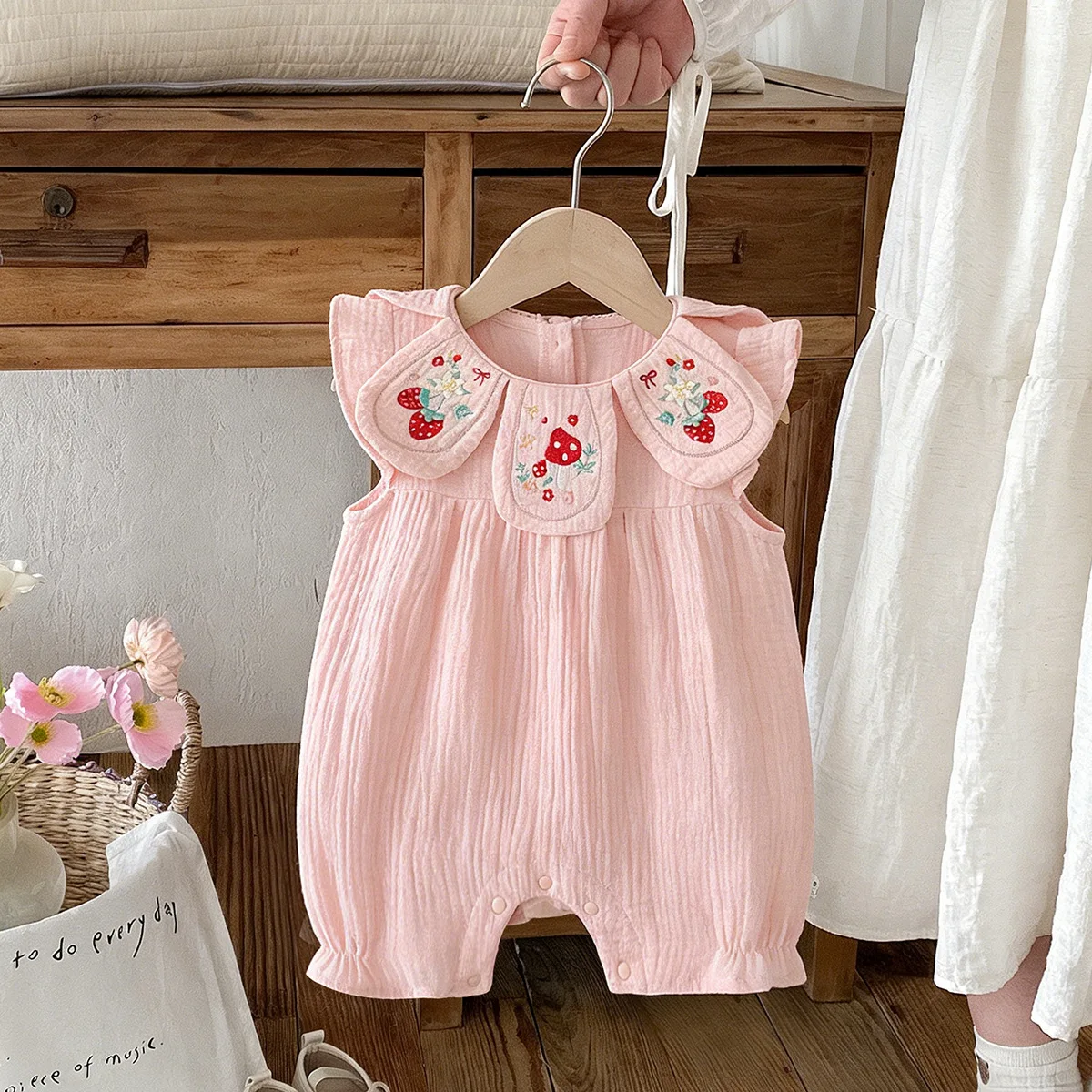 Summer Baby Clothes Cartoon Embroidery Flower Lapel Newborn Jumpsuit Clothes Baby Girl Wrinkled Texture Pink Sleeveless Romper