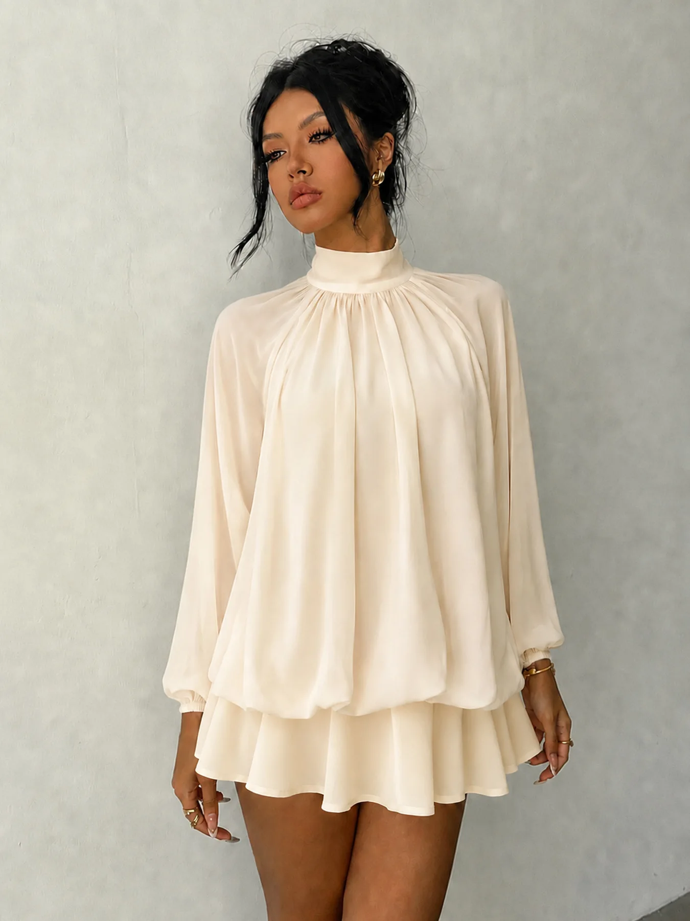 2026 Damen Hochgeschlossenes Plissiertes Chiffon-Kleid mit Langen Ärmeln und Rüschensaum Mini Elegantes Swing-Kleid für Büro, Party, Hochzeitsgast und Urlaub Trendig – Detail 4
