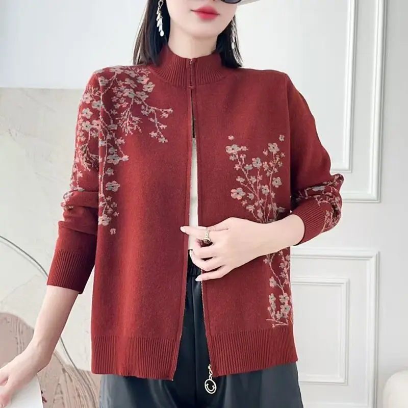 

2026 New Fashion Short Zipper Sweater Coat Spring Autumn Middle-aged Mother Casual Embroidered Knitted Cardigan Women Sweater