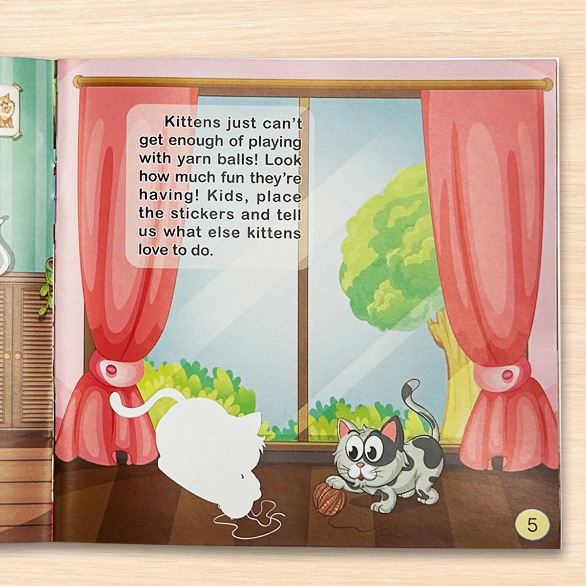 Cute Pets Galore：Moving Paper Crafts and Stickers for Creative Kids