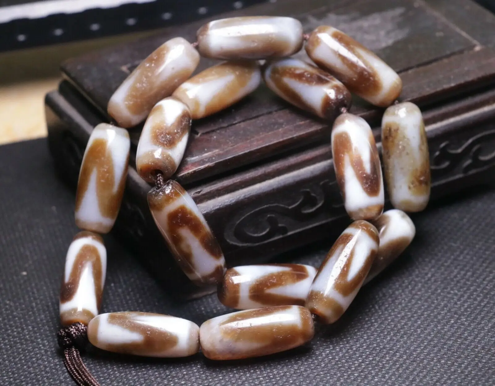 

Set of 16 Magic Tibetan Old Agate Sharp Tiger Tooth Tube dZi Bead Prayer Strand LKbrother UPS1216Qs