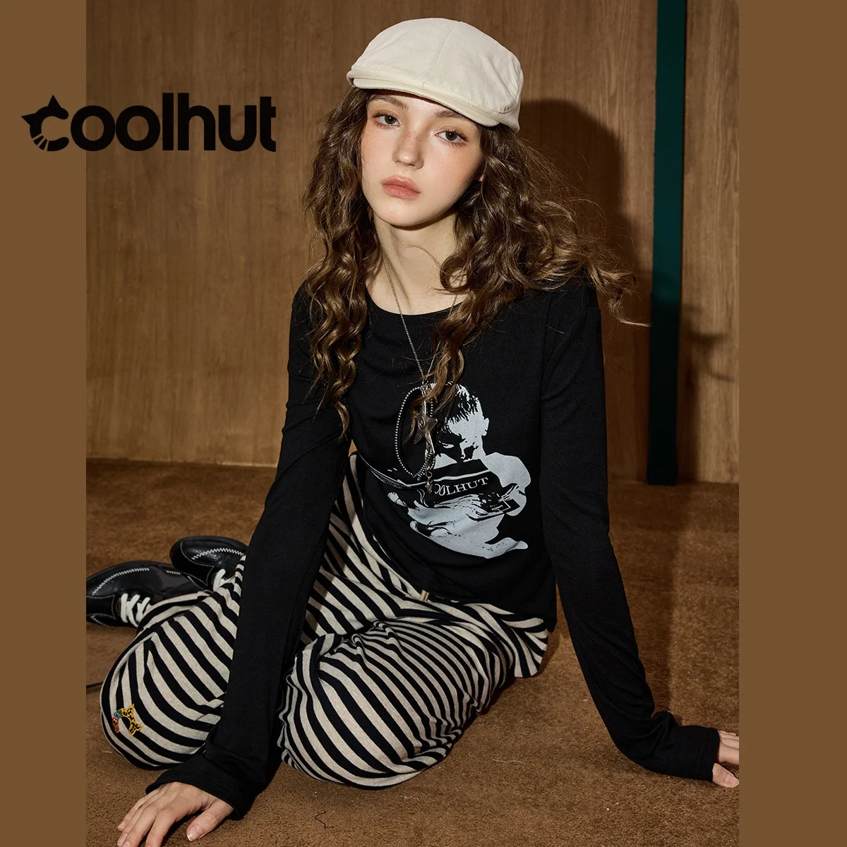 

COOLHUT Brand Design Women's 2025 Vintage American Print Tee Round Neck Long Sleeve Slim Fit Basic Fall Top Casual Y2K Style