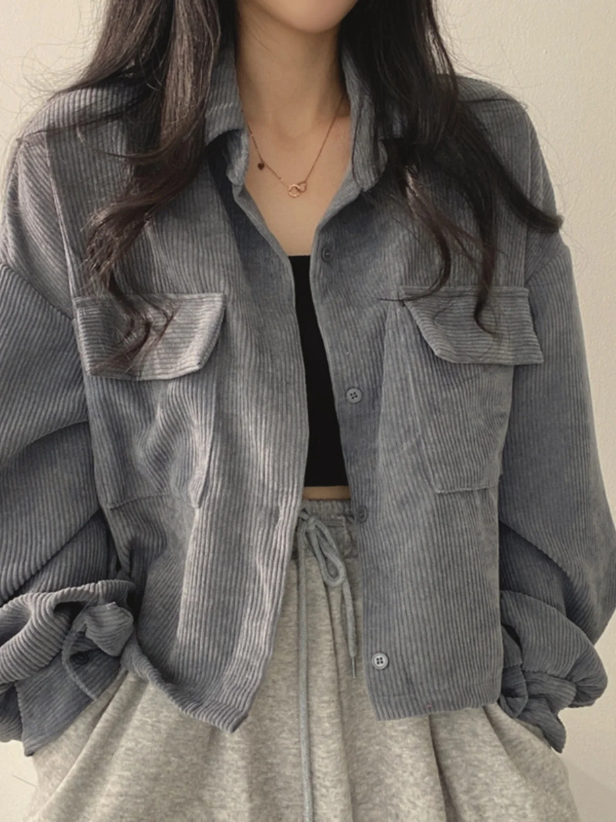 سروال قصير للنساء من Irt Jaet لربيع الخريف فضفاض عالي الخصر بتصميم مميز بزر واحد وياقة كلاسيكية #1