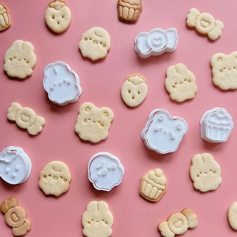 Mini Rabbit Bear Chick Animal Cookie Cutter Cute Candy Strawberry Cupcake Shape Biscuit Stamp Cookie Mold Baking Tools