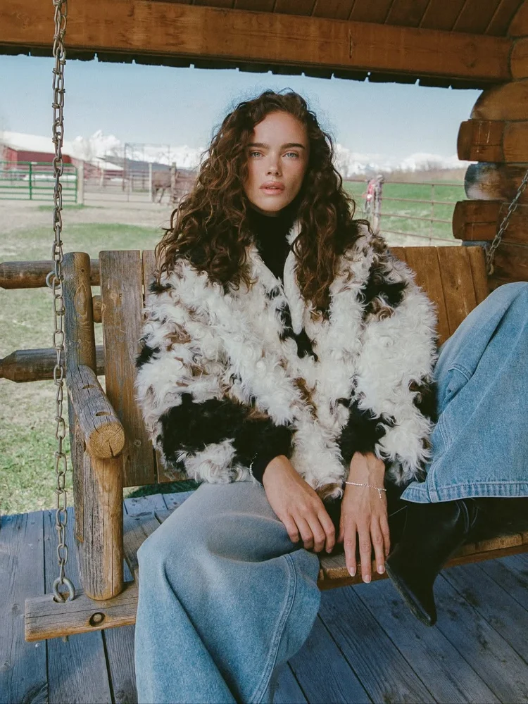 

Street Leopard Faux Fur Women Outwear Urban Long Sleeve Stand Collar Button Female Coat 2025 Autumn Winter Fashion Lady Jacket