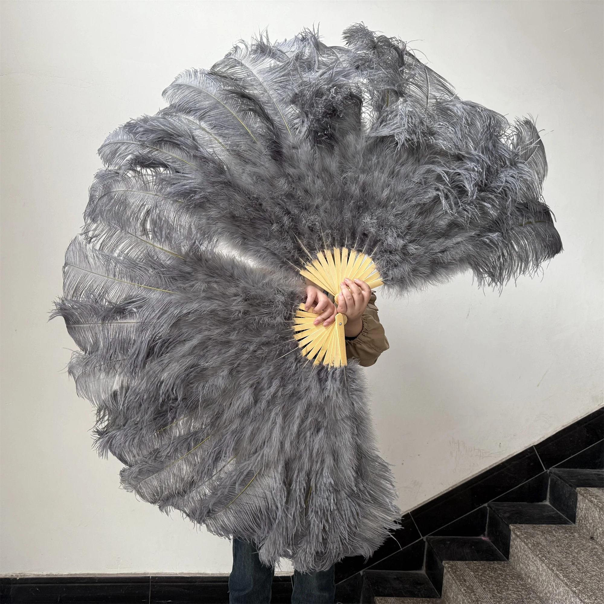 Gray 130CM Big Ostrich Feather Fan 13 Bone Handheld Left Right Fans for Festival Belly Dance Stage Performance Plumes Fan Crafts