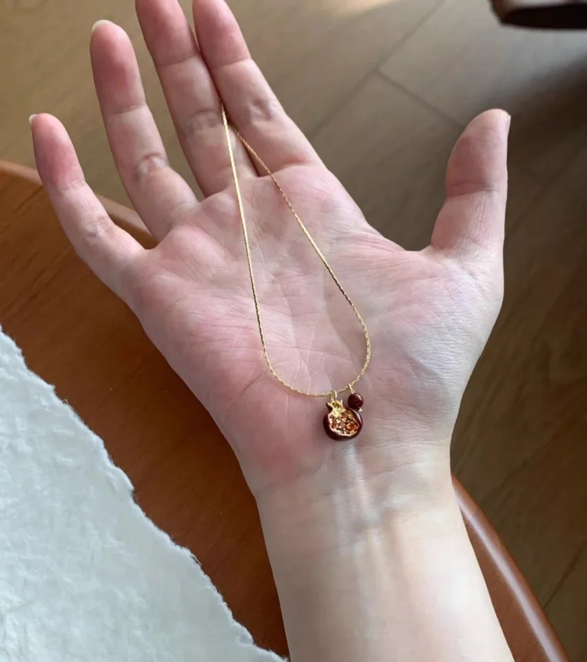 

Red Pomegranate Pendant Necklace for Women Sweet Cute Fruit Charm Clavicle Chain Jewelry Gift