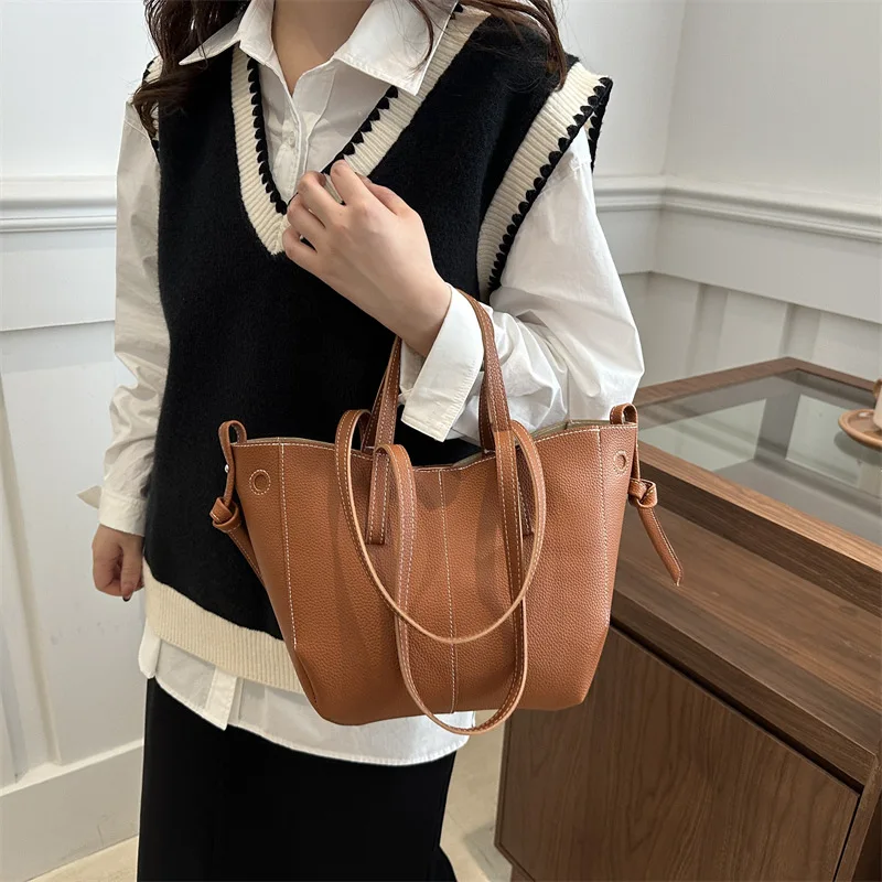 

Женская сумка большой емкости из мягкой кожи, новинка 2025, корейская модная универсальная сумка-тоут на одно плечо для подмышек