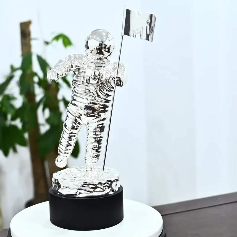31cm Customizable Metal Astronaut Trophy Medal Space Lunar Man Souvenir Tabletop Ornament for MTV Fans Unique Gift Decor Item