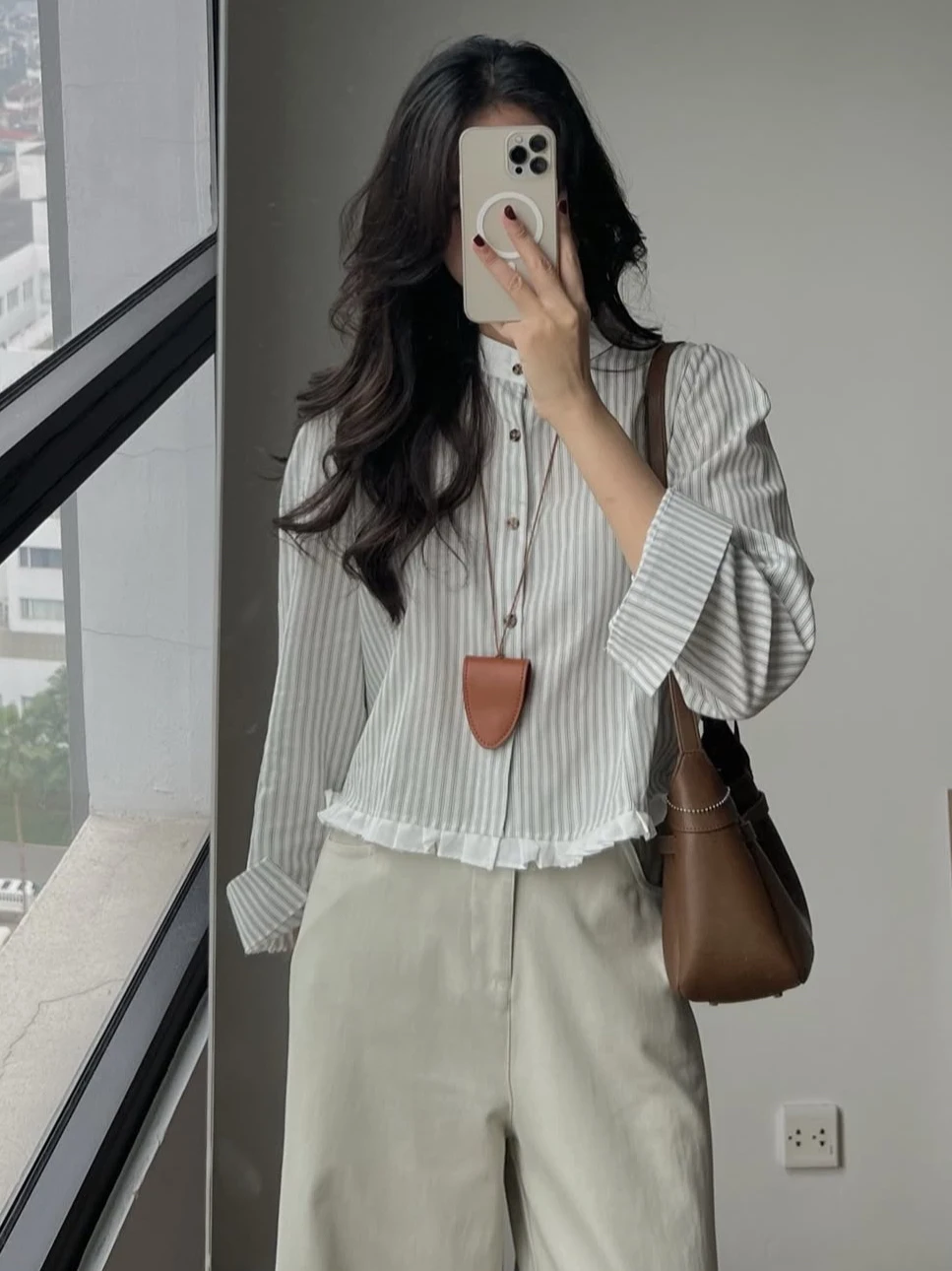 

Модная женская рубашка в клетку с длинным рукавом, омолаживающая образ, весна 2026, новая модель, на одной пуговице, с вставками, в корейском стиле