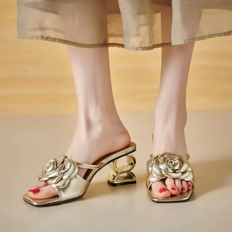 

New Flower-decorated Chunky-heeled Flip-flops for Women Summer Fashion High-heeled Square-toed Slippers Soft Leather Female Shoe